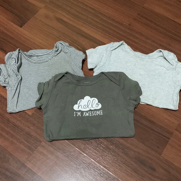 Carter’s 12m onesies - Picture 1 of 1